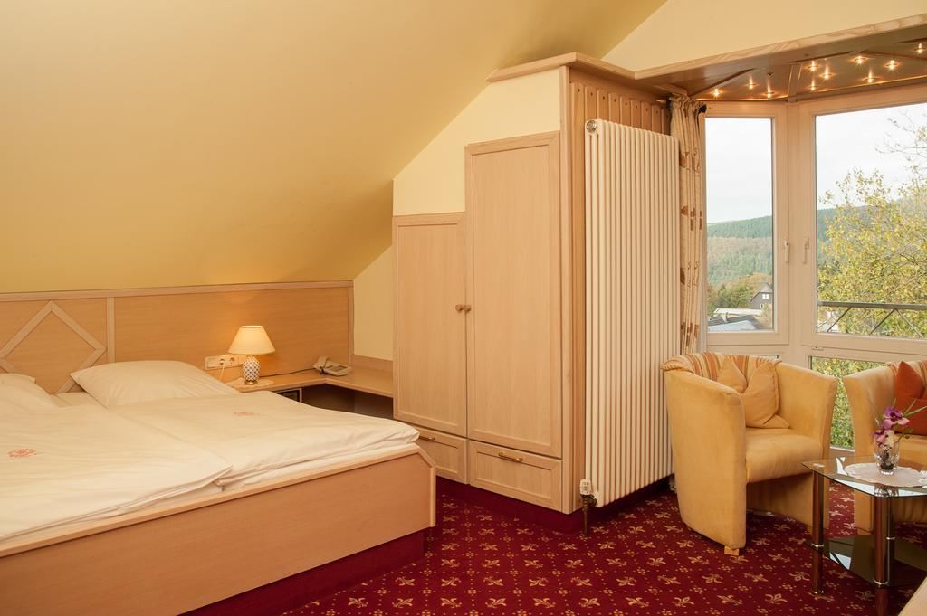 Hotel Zum Weissen Stein Kirchen  ภายนอก รูปภาพ