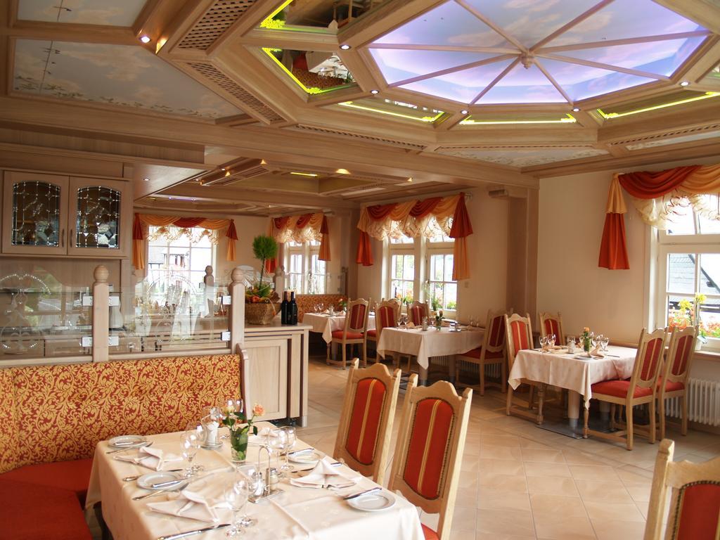 Hotel Zum Weissen Stein Kirchen  ภายนอก รูปภาพ